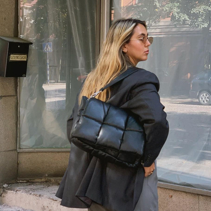 Sac à bandoulière en éponge matelassée Super Fire du même style pour femmes