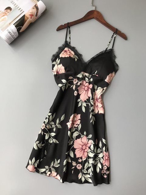 Robe Sous-vêtements Robe de nuit pour femme en dentelle Vêtements de nuit en satin de soie