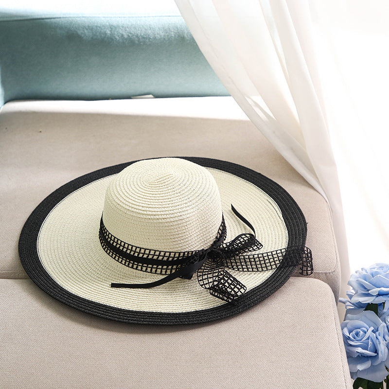 Vente chaude mode Hepburn chapeau vent noir blanc rayé nœud papillon été chapeau de soleil belle femmes paille plage chapeau large bord casquette