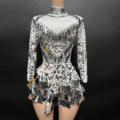 Mini-robe d'extérieur à manches longues et paillettes brillantes