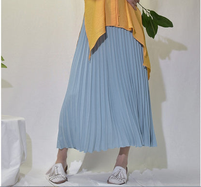 Solid color pleated skirt