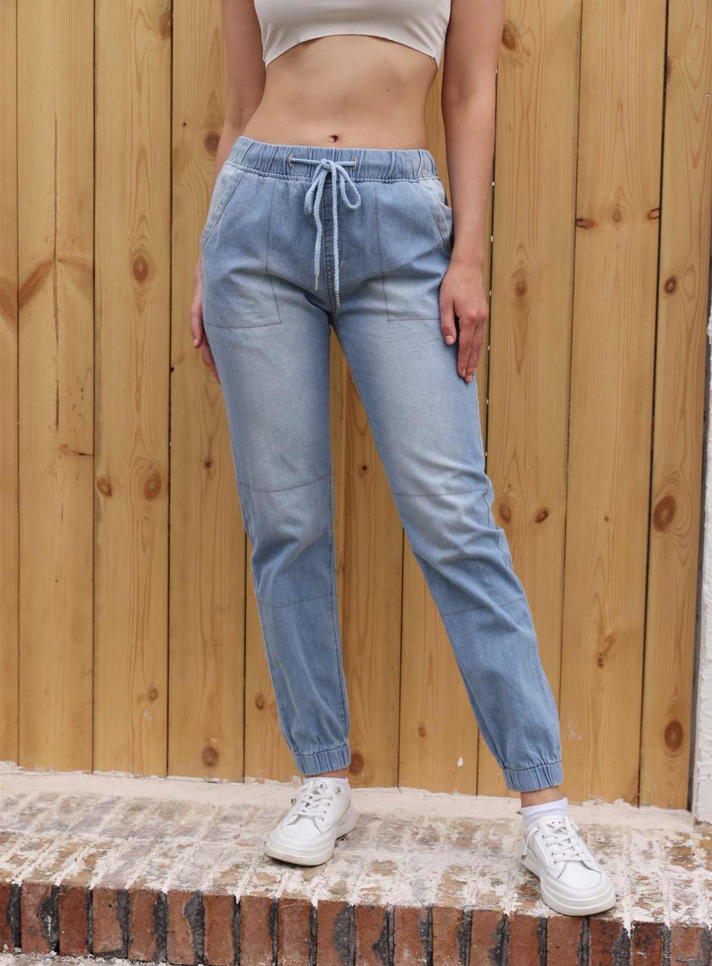 Pantalon décontracté en jean bleu clair avec taille élastique