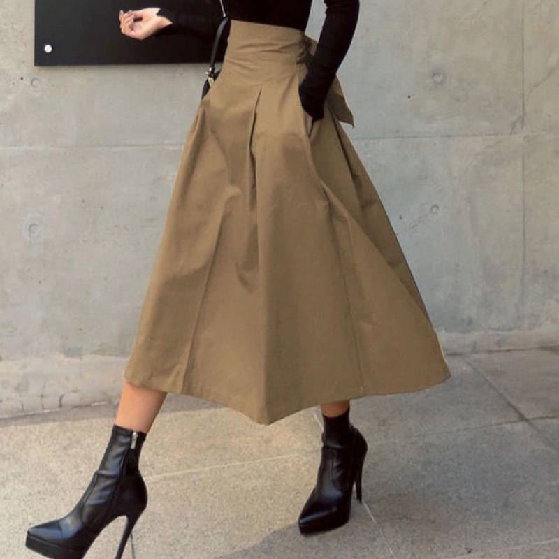 Slim waist skirt with bow