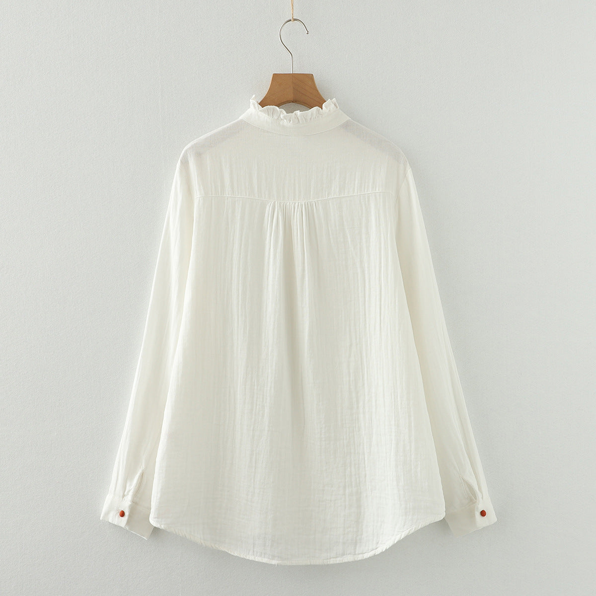 Chemise blanche à manches longues en fil de coton double couche avec dentelle et boucle colorée