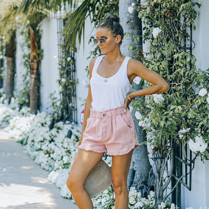 Short en denim à taille élastique et dentelle effilochée