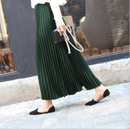 Solid color pleated skirt