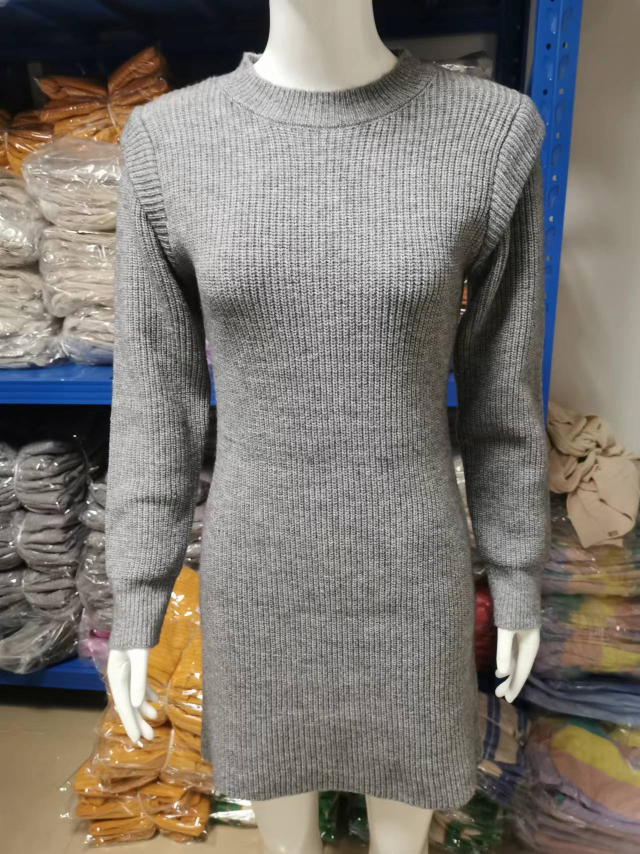 Robe pull à manches longues et col rond colorée