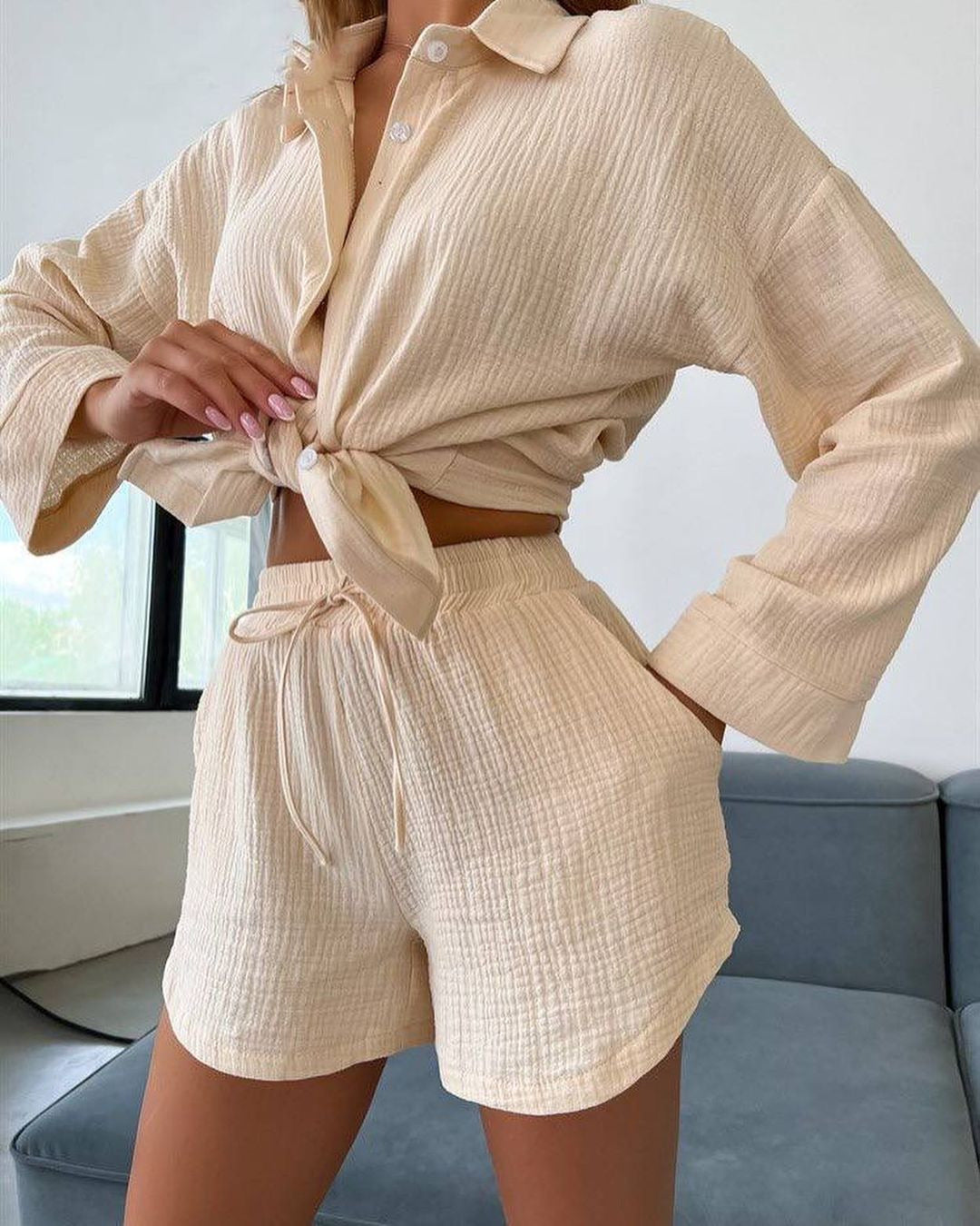 Ensemble chemise à manches longues et short pour femme