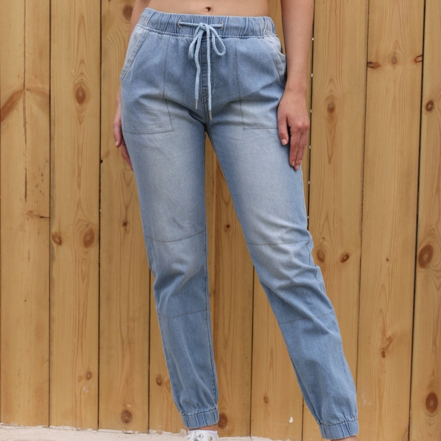 Pantalon décontracté en jean bleu clair avec taille élastique