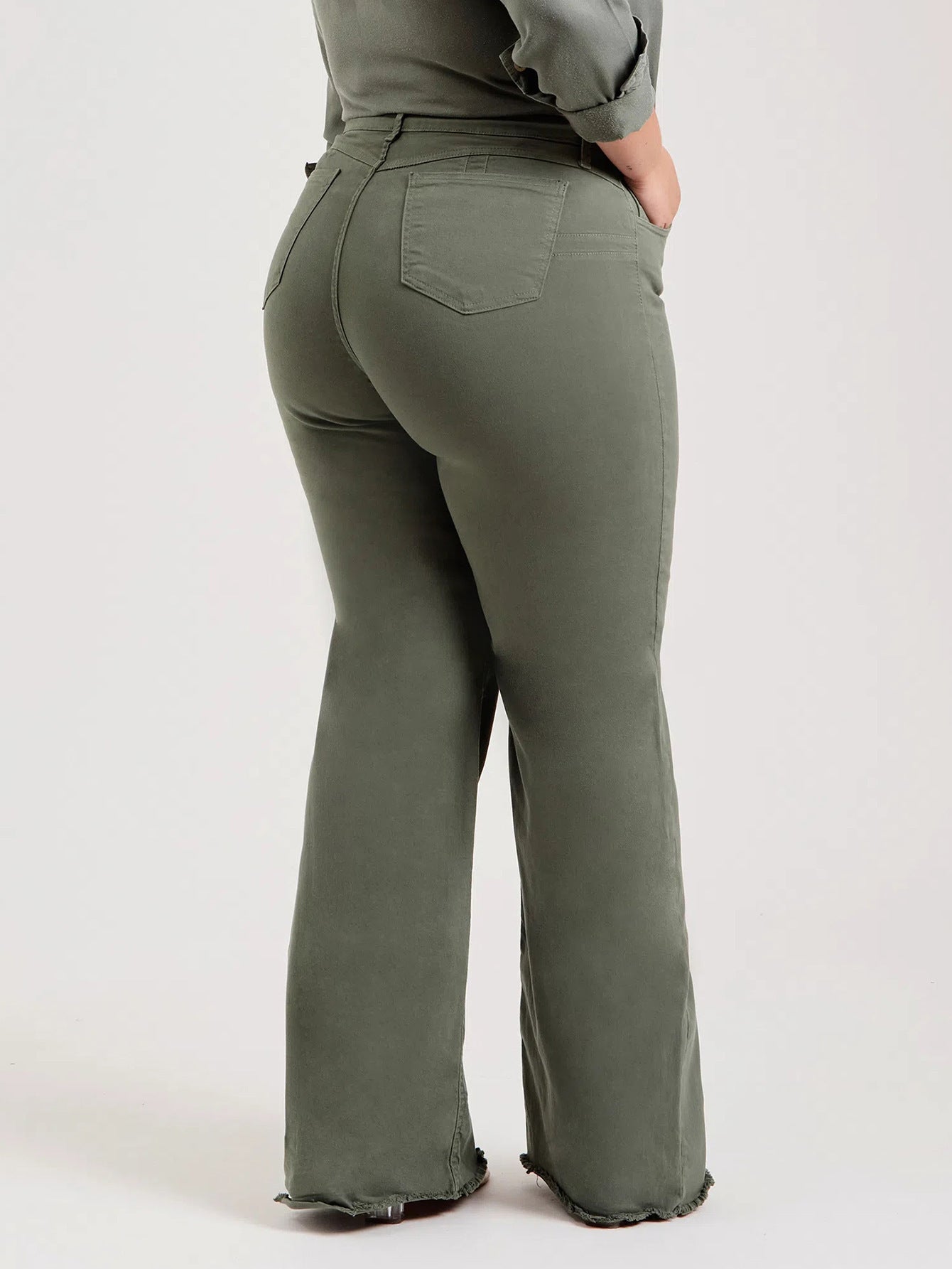 Pantalon évasé effiloché de couleur unie à la mode et coupe slim