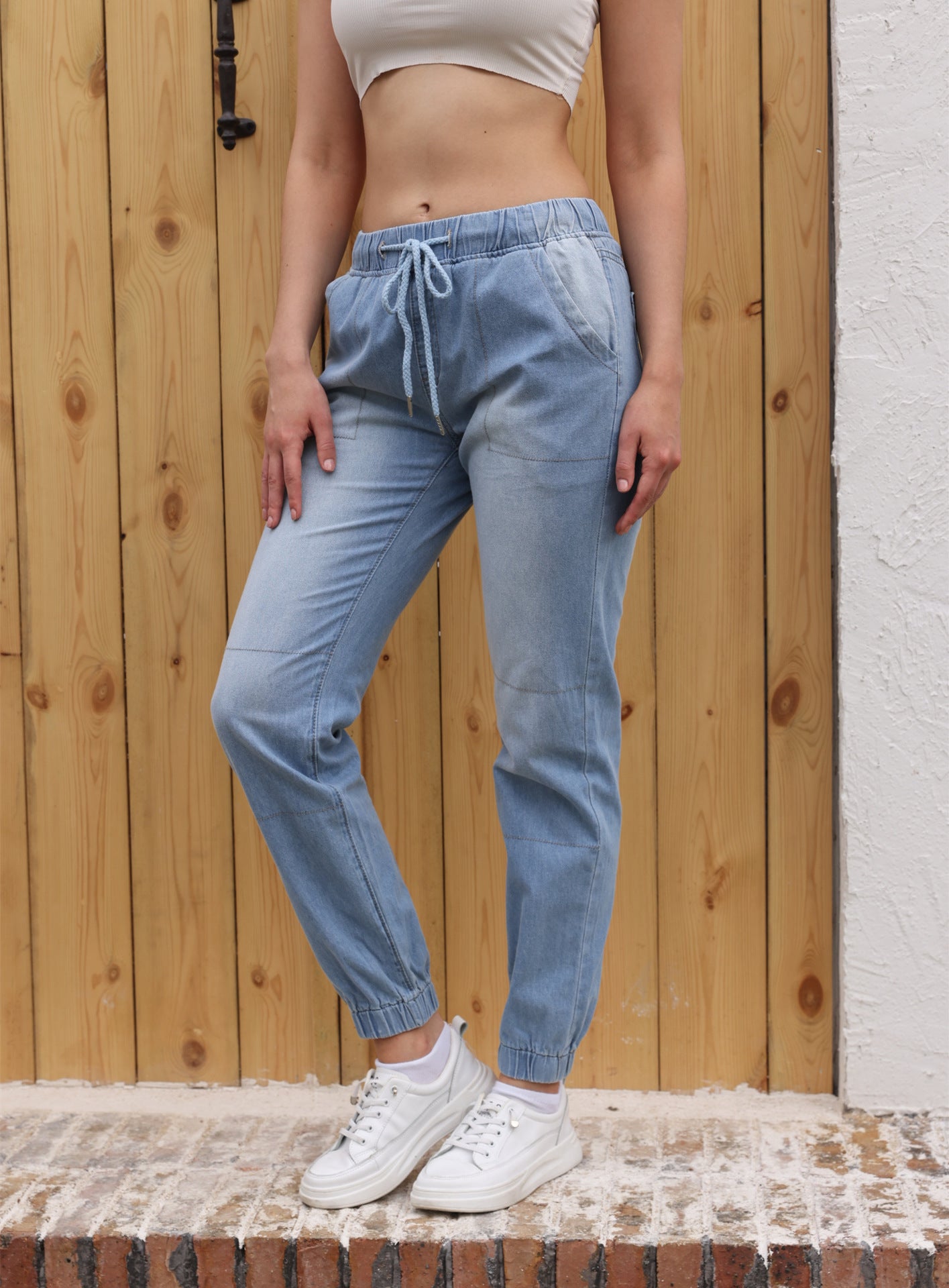 Pantalon décontracté en jean bleu clair avec taille élastique